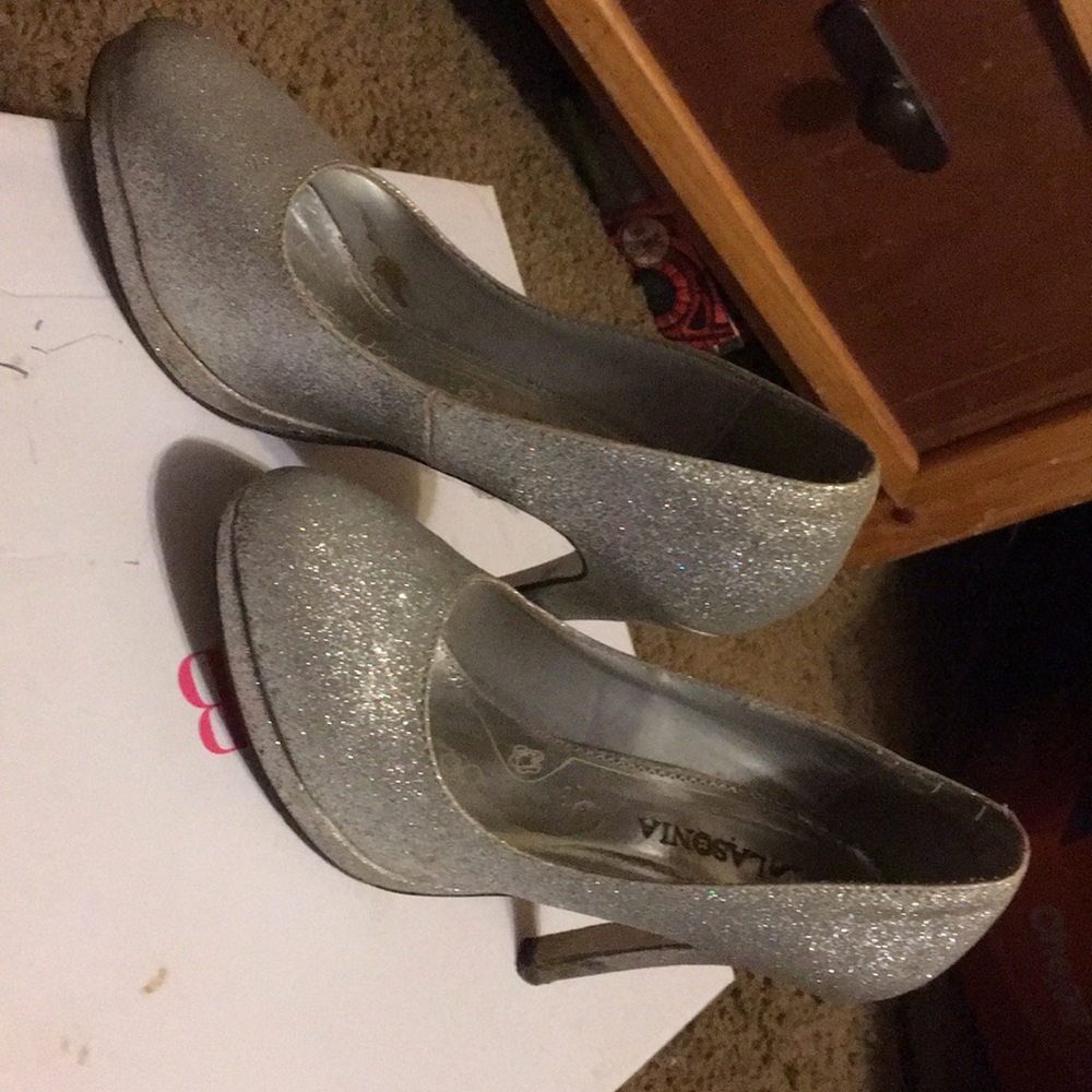 Silver sparkle heel shoe